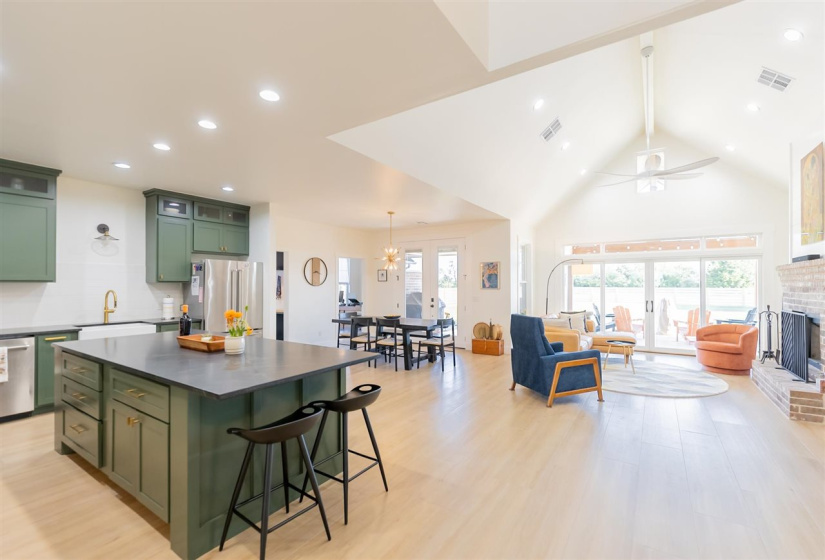3 Bedrooms Bedrooms, ,2 BathroomsBathrooms,Residential,Single Family,Shadow,1,131864