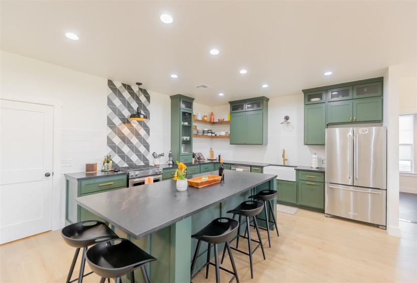 3 Bedrooms Bedrooms, ,2 BathroomsBathrooms,Residential,Single Family,Shadow,1,131864