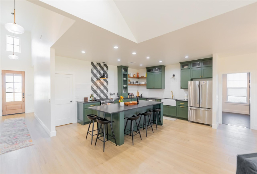3 Bedrooms Bedrooms, ,2 BathroomsBathrooms,Residential,Single Family,Shadow,1,131864