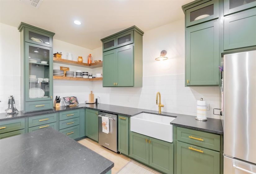 3 Bedrooms Bedrooms, ,2 BathroomsBathrooms,Residential,Single Family,Shadow,1,131864