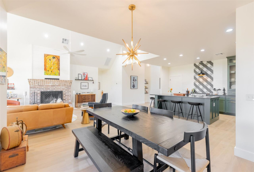 3 Bedrooms Bedrooms, ,2 BathroomsBathrooms,Residential,Single Family,Shadow,1,131864