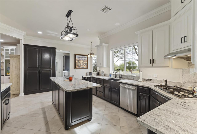 4 Bedrooms Bedrooms, ,3 BathroomsBathrooms,Residential,Single Family,Hunters Ridge,1,131865