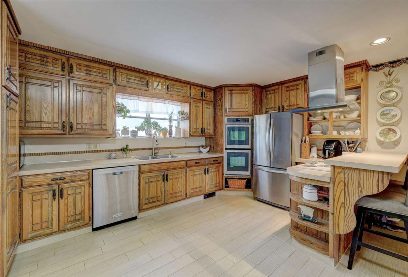 3 Bedrooms Bedrooms, ,2 BathroomsBathrooms,Residential,Single Family,Broadway,1.5,131871