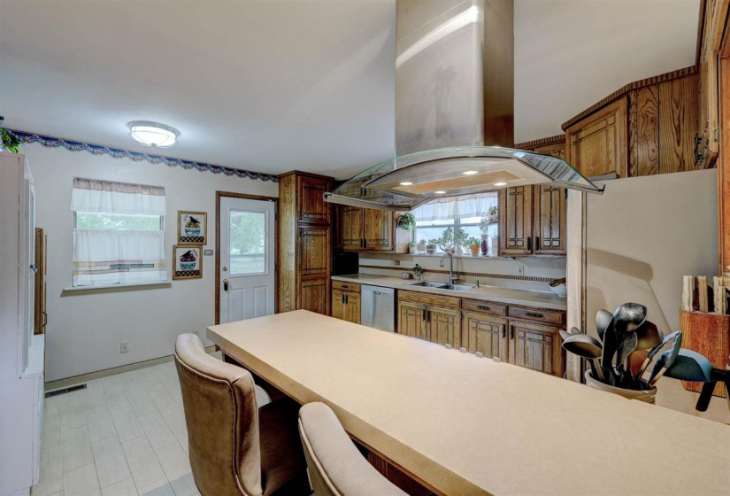3 Bedrooms Bedrooms, ,2 BathroomsBathrooms,Residential,Single Family,Broadway,1.5,131871