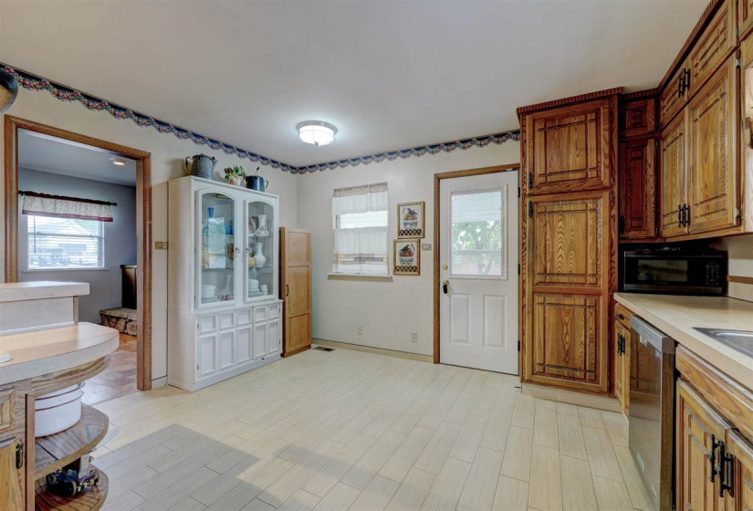 3 Bedrooms Bedrooms, ,2 BathroomsBathrooms,Residential,Single Family,Broadway,1.5,131871