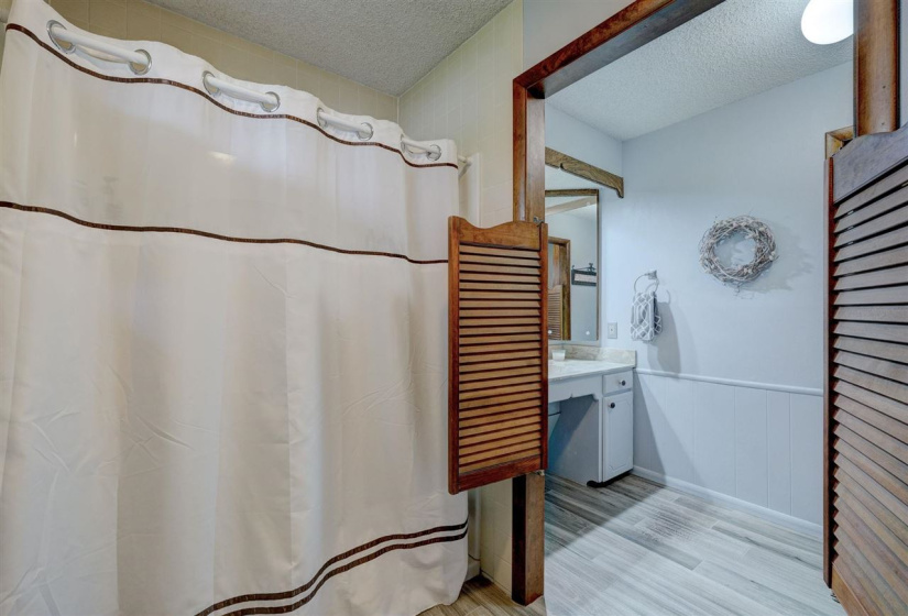 3 Bedrooms Bedrooms, ,2 BathroomsBathrooms,Residential,Single Family,Broadway,1.5,131871