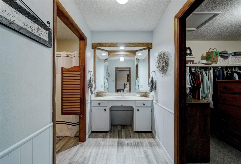 3 Bedrooms Bedrooms, ,2 BathroomsBathrooms,Residential,Single Family,Broadway,1.5,131871