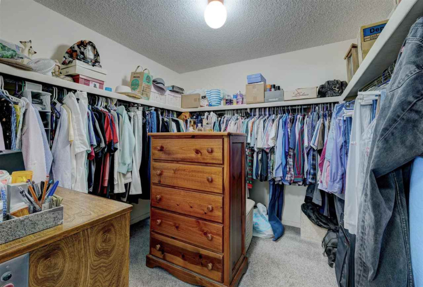 3 Bedrooms Bedrooms, ,2 BathroomsBathrooms,Residential,Single Family,Broadway,1.5,131871