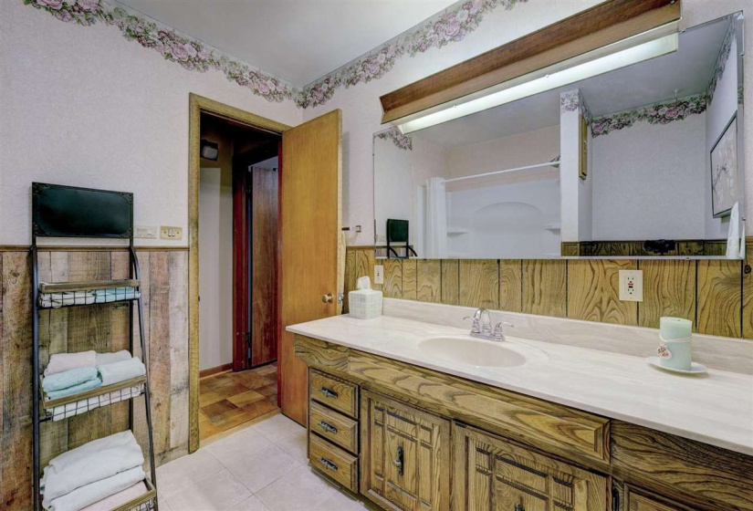 3 Bedrooms Bedrooms, ,2 BathroomsBathrooms,Residential,Single Family,Broadway,1.5,131871