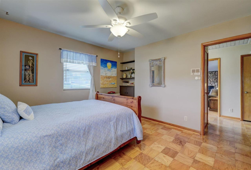 3 Bedrooms Bedrooms, ,2 BathroomsBathrooms,Residential,Single Family,Broadway,1.5,131871