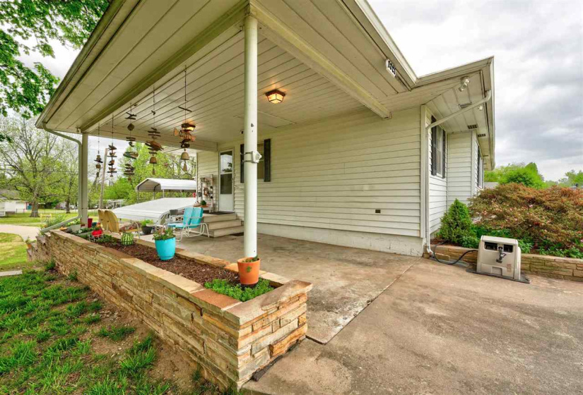 3 Bedrooms Bedrooms, ,2 BathroomsBathrooms,Residential,Single Family,Broadway,1.5,131871