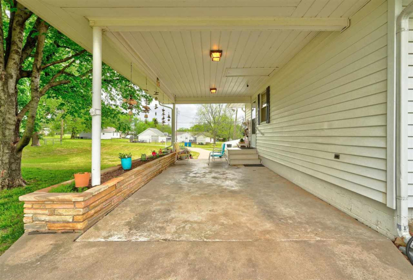 3 Bedrooms Bedrooms, ,2 BathroomsBathrooms,Residential,Single Family,Broadway,1.5,131871