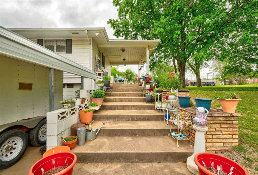 3 Bedrooms Bedrooms, ,2 BathroomsBathrooms,Residential,Single Family,Broadway,1.5,131871
