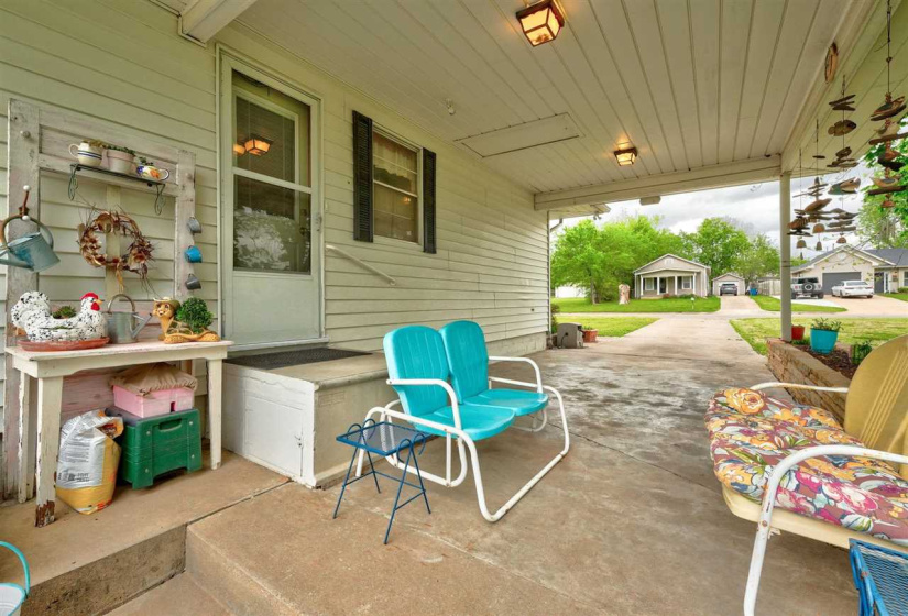 3 Bedrooms Bedrooms, ,2 BathroomsBathrooms,Residential,Single Family,Broadway,1.5,131871