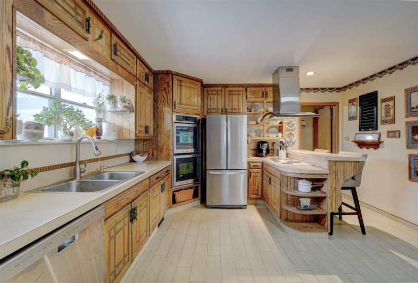 3 Bedrooms Bedrooms, ,2 BathroomsBathrooms,Residential,Single Family,Broadway,1.5,131871