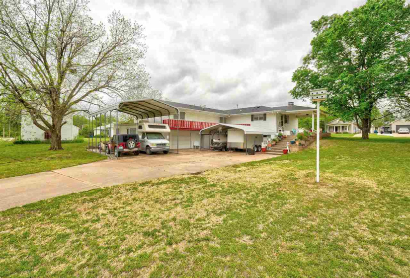 3 Bedrooms Bedrooms, ,2 BathroomsBathrooms,Residential,Single Family,Broadway,1.5,131871