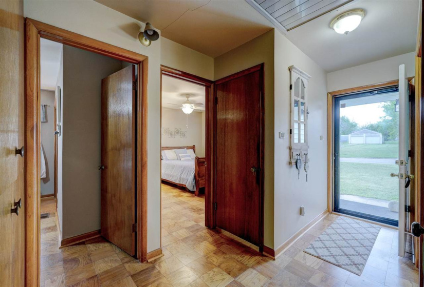 3 Bedrooms Bedrooms, ,2 BathroomsBathrooms,Residential,Single Family,Broadway,1.5,131871