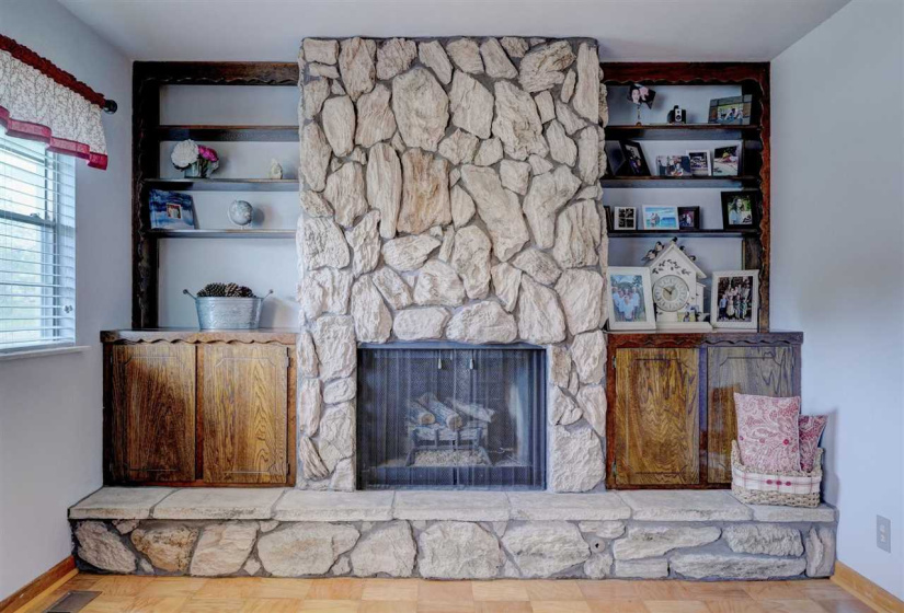 3 Bedrooms Bedrooms, ,2 BathroomsBathrooms,Residential,Single Family,Broadway,1.5,131871