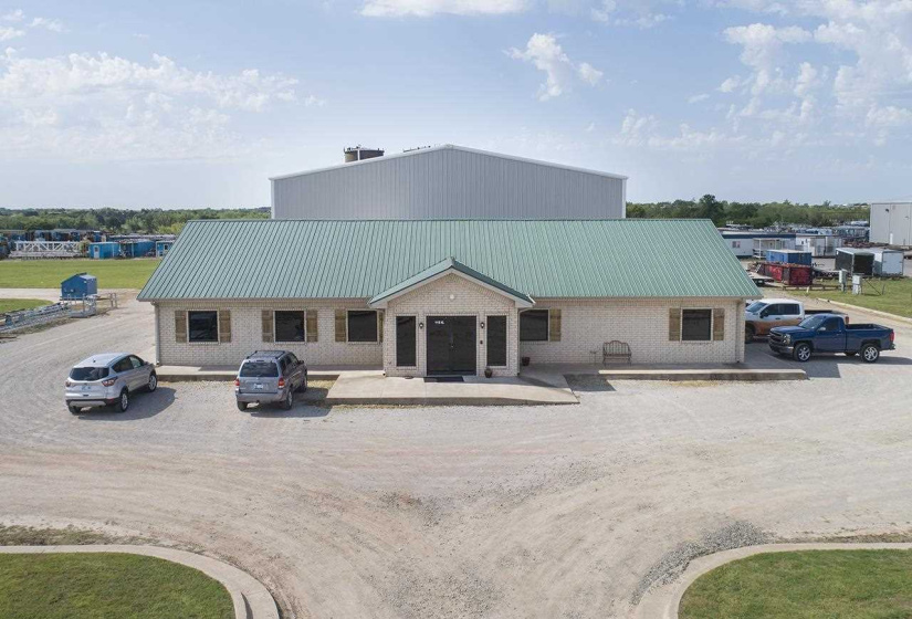 11 BathroomsBathrooms,Commercial/industrial,Commercial,80th,1,131879