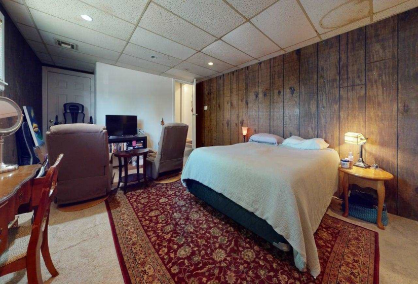 4 Bedrooms Bedrooms, 0 ,1 BathroomBathrooms,Residential,Single Family,10th,1,131881