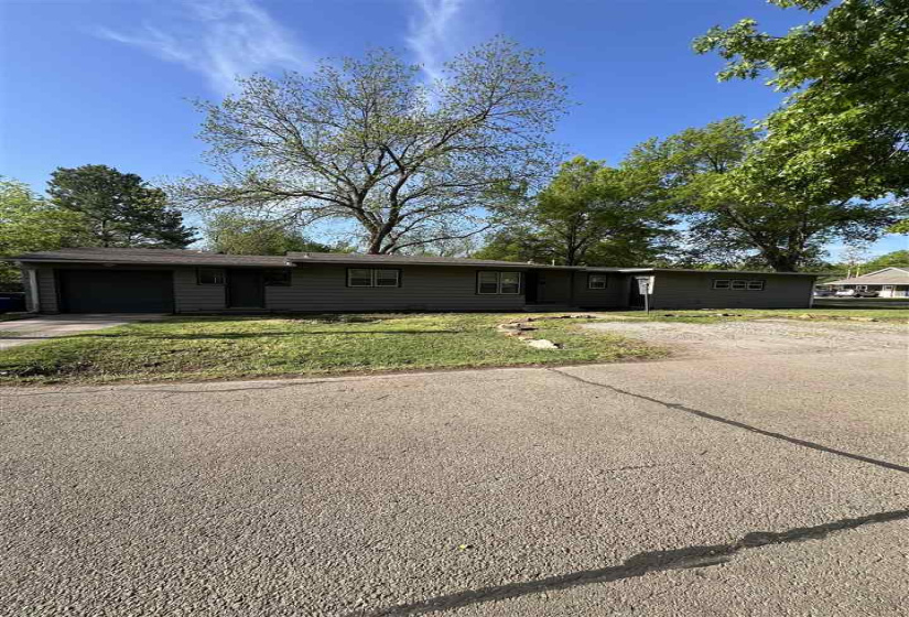 4 Bedrooms Bedrooms, 0 ,1 BathroomBathrooms,Residential,Single Family,10th,1,131881