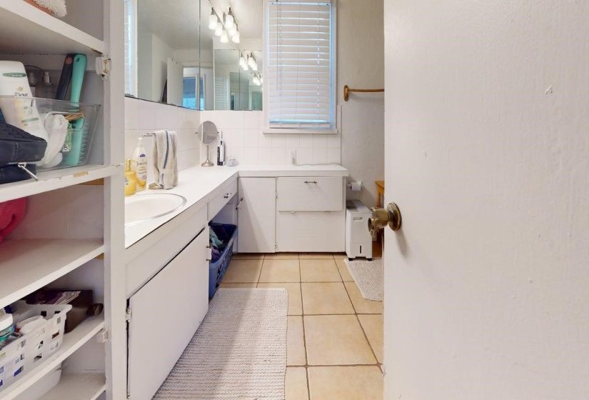 4 Bedrooms Bedrooms, 0 ,1 BathroomBathrooms,Residential,Single Family,10th,1,131881