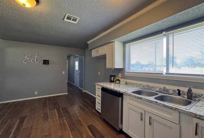 3 Bedrooms Bedrooms, ,1 BathroomBathrooms,Residential,Single Family,Thompson,1,131887