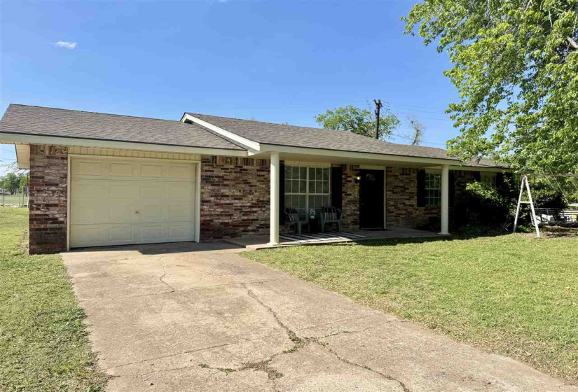 3 Bedrooms Bedrooms, ,1 BathroomBathrooms,Residential,Single Family,Thompson,1,131887