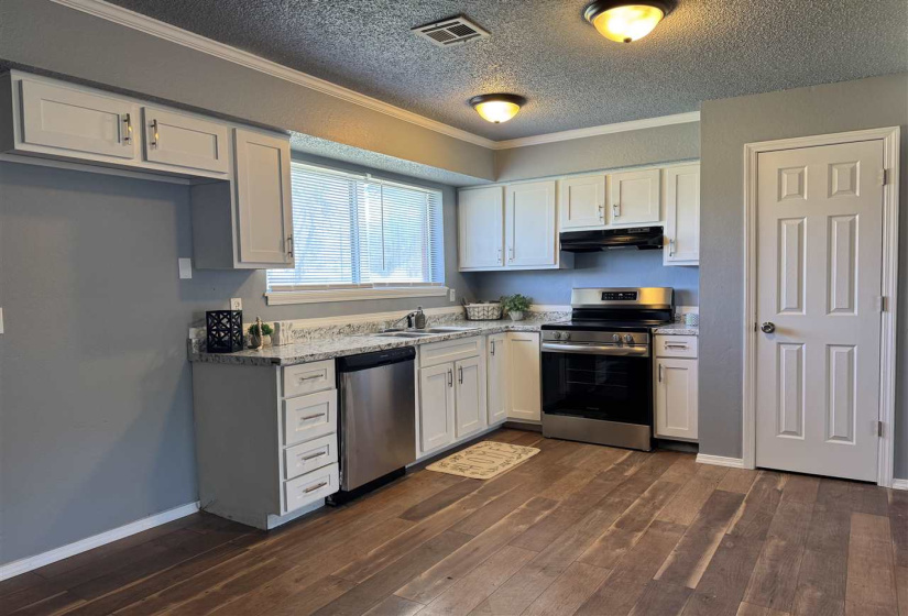 3 Bedrooms Bedrooms, ,1 BathroomBathrooms,Residential,Single Family,Thompson,1,131887