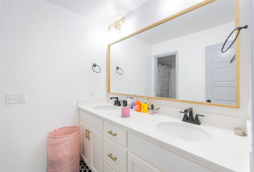 3 Bedrooms Bedrooms, ,2 BathroomsBathrooms,Residential,Single Family,Pintail,1,131889