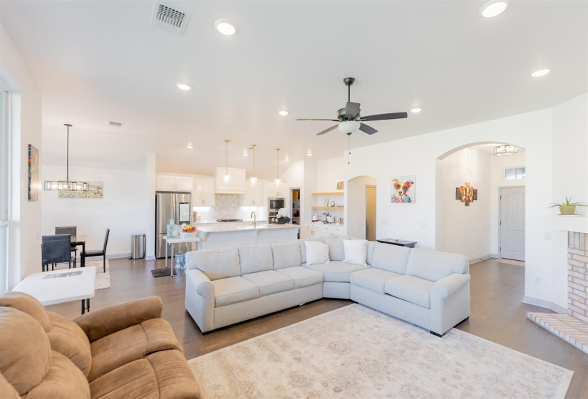 3 Bedrooms Bedrooms, ,2 BathroomsBathrooms,Residential,Single Family,Pintail,1,131889