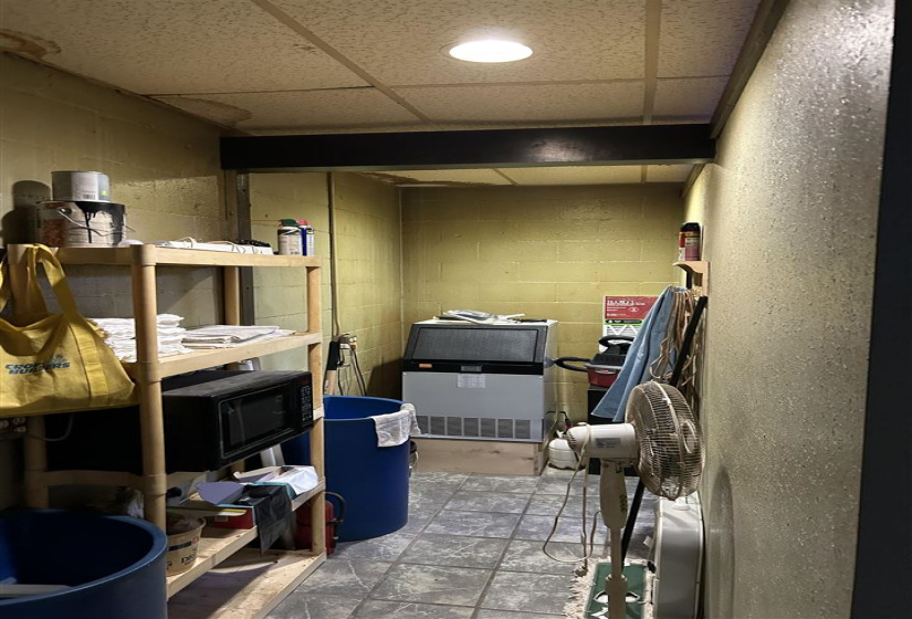 2 BathroomsBathrooms,Residential,Single Family,7th,1,131894