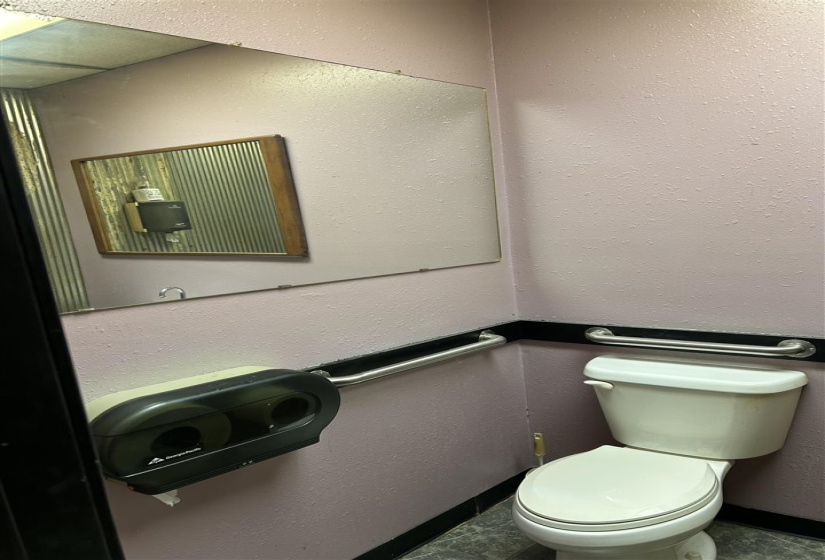 2 BathroomsBathrooms,Residential,Single Family,7th,1,131894