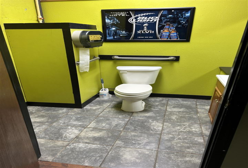 2 BathroomsBathrooms,Residential,Single Family,7th,1,131894