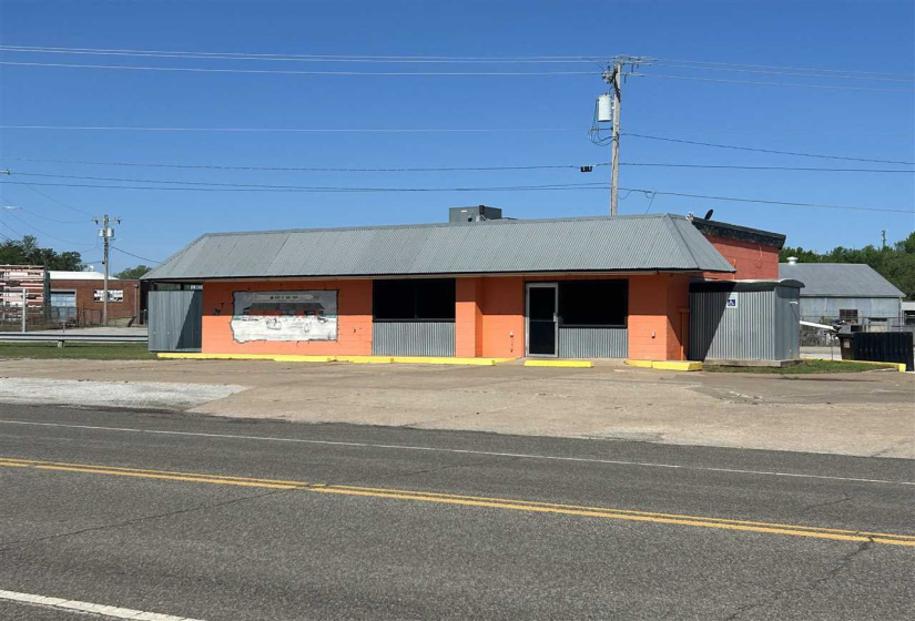 2 BathroomsBathrooms,Residential,Single Family,7th,1,131894