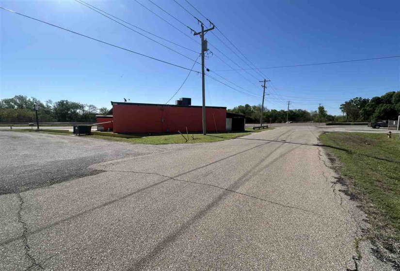 2 BathroomsBathrooms,Residential,Single Family,7th,1,131894