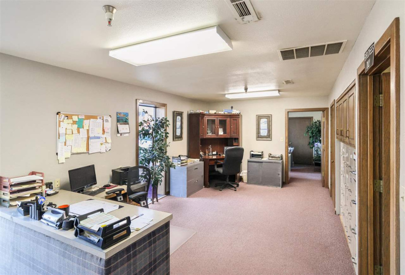 31 BathroomsBathrooms,Commercial/industrial,Commercial,6th,1,131902