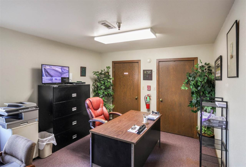 31 BathroomsBathrooms,Commercial/industrial,Commercial,6th,1,131902