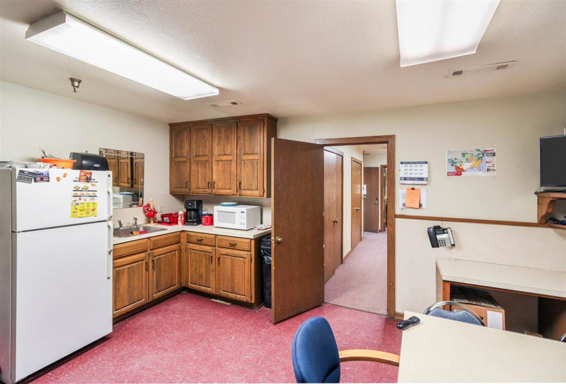 31 BathroomsBathrooms,Commercial/industrial,Commercial,6th,1,131902