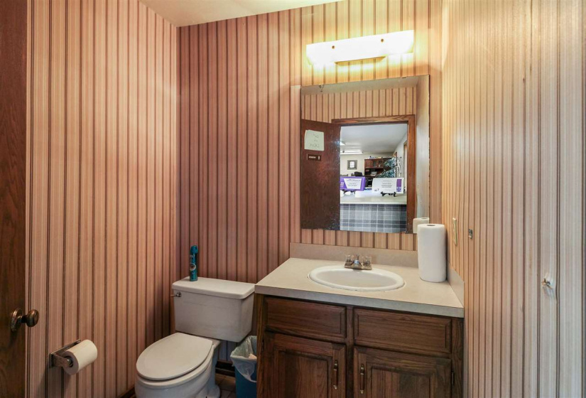 31 BathroomsBathrooms,Commercial/industrial,Commercial,6th,1,131902