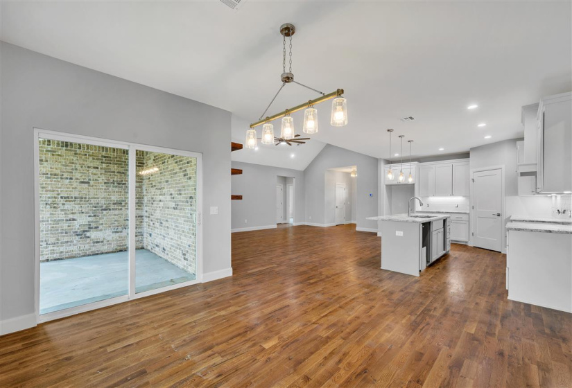 4 Bedrooms Bedrooms, ,2 BathroomsBathrooms,Residential,Single Family,Westchester Way,1,131904