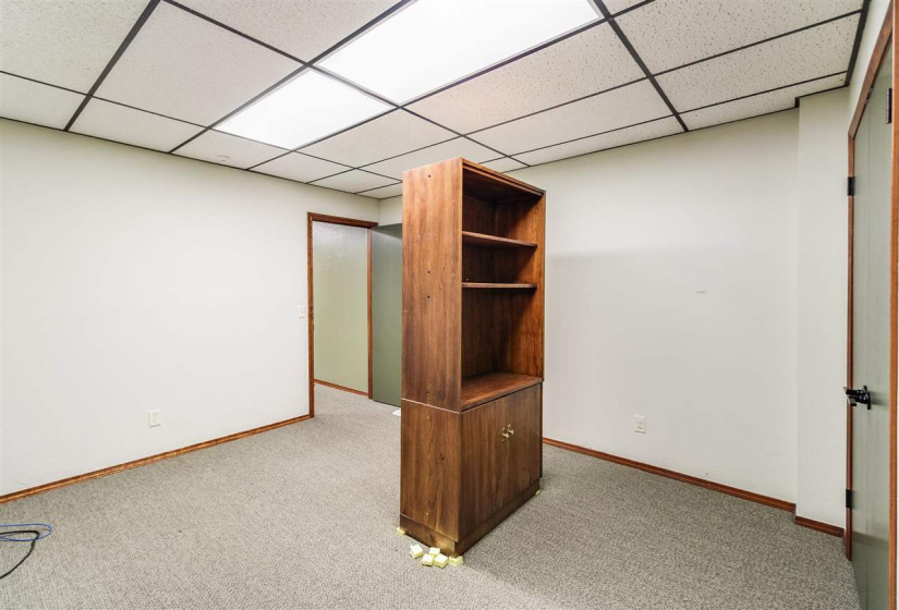 6 BathroomsBathrooms,Commercial/industrial,Commercial,Main,2,131911