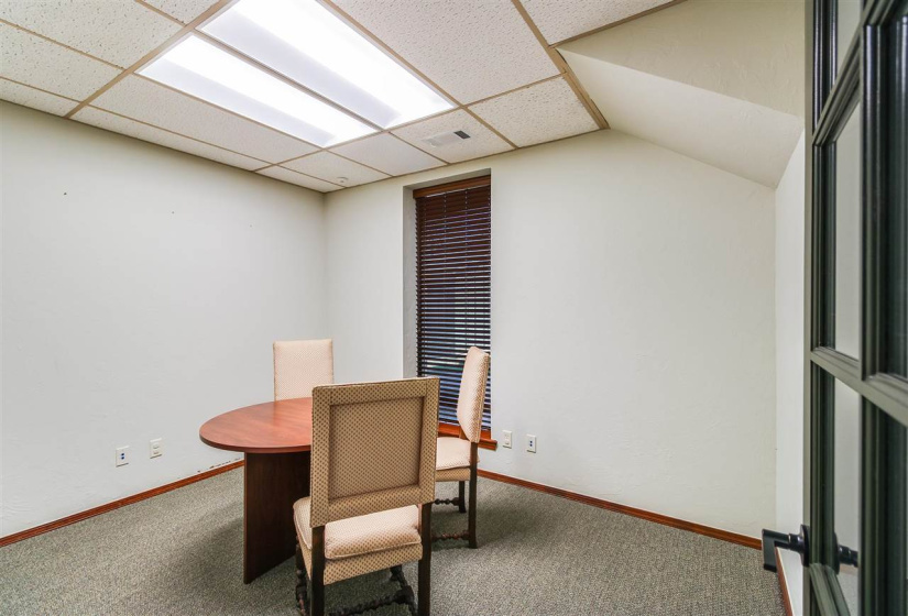 6 BathroomsBathrooms,Commercial/industrial,Commercial,Main,2,131911