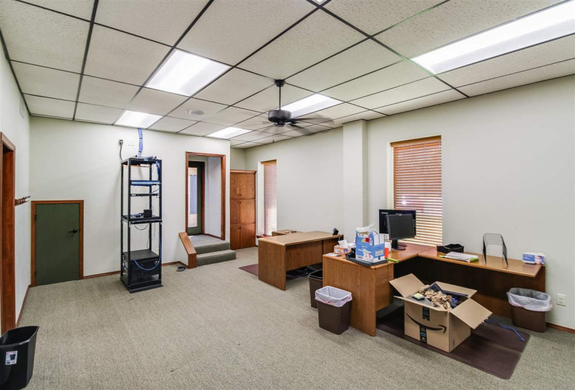 6 BathroomsBathrooms,Commercial/industrial,Commercial,Main,2,131911