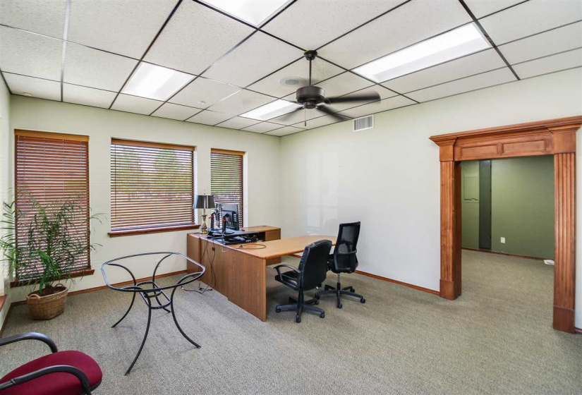 6 BathroomsBathrooms,Commercial/industrial,Commercial,Main,2,131911