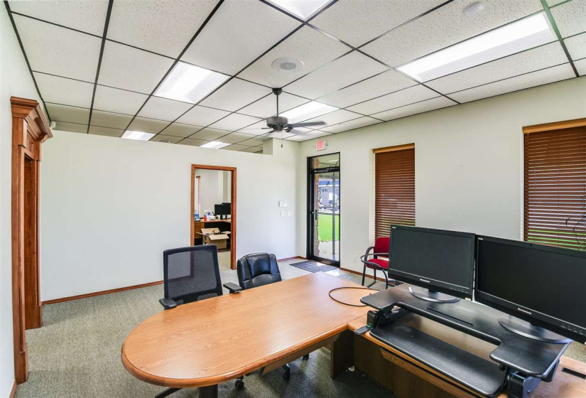 6 BathroomsBathrooms,Commercial/industrial,Commercial,Main,2,131911