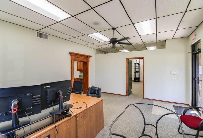 6 BathroomsBathrooms,Commercial/industrial,Commercial,Main,2,131911