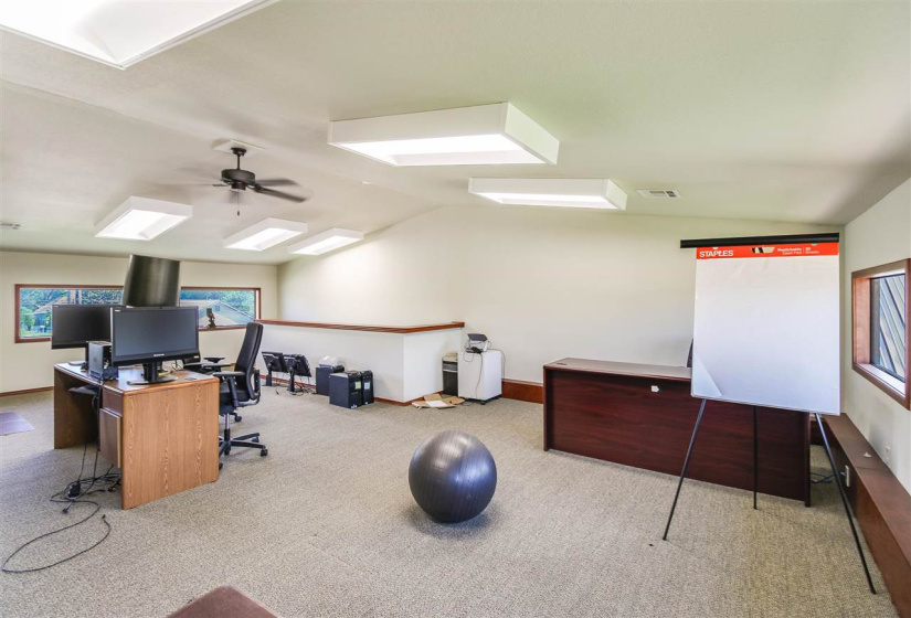 6 BathroomsBathrooms,Commercial/industrial,Commercial,Main,2,131911