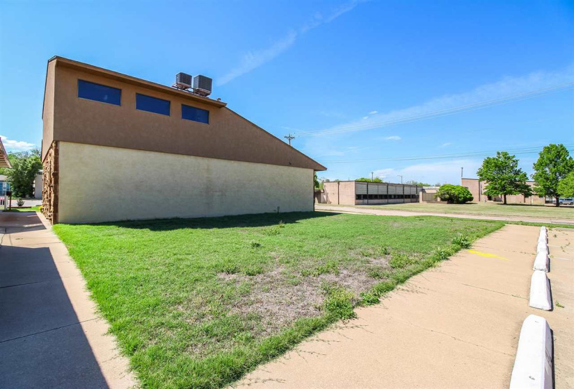 6 BathroomsBathrooms,Commercial/industrial,Commercial,Main,2,131911