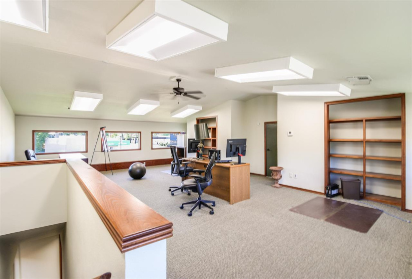 6 BathroomsBathrooms,Commercial/industrial,Commercial,Main,2,131911